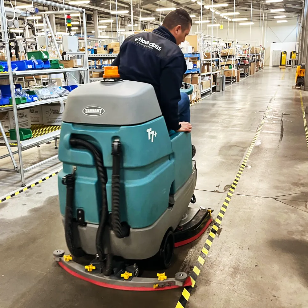 Servicii curățenie și întreținere spații industriale Novo Class