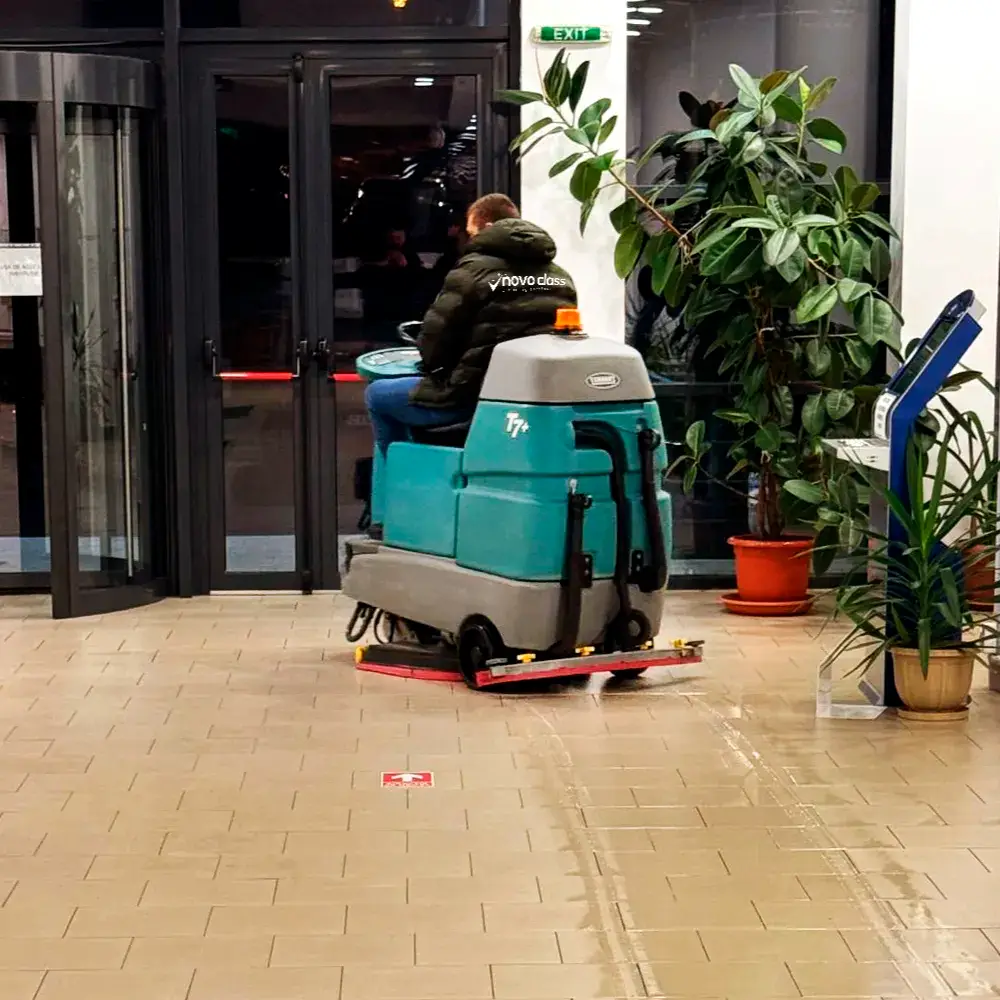 Servicii curățenie și întreținere spații comerciale