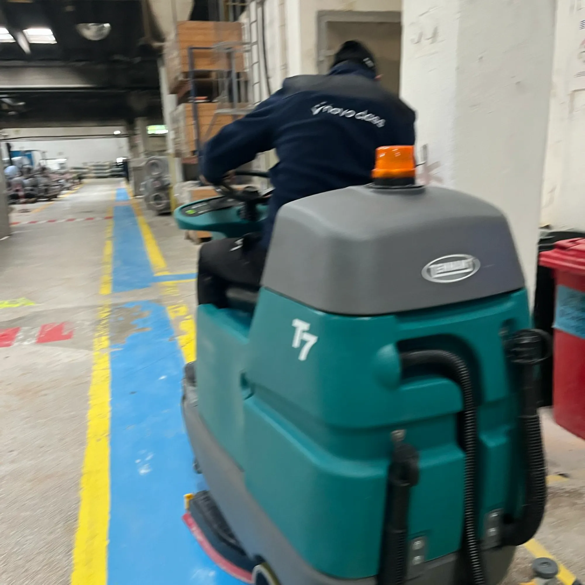 Servicii curățenie industrială Novo Class