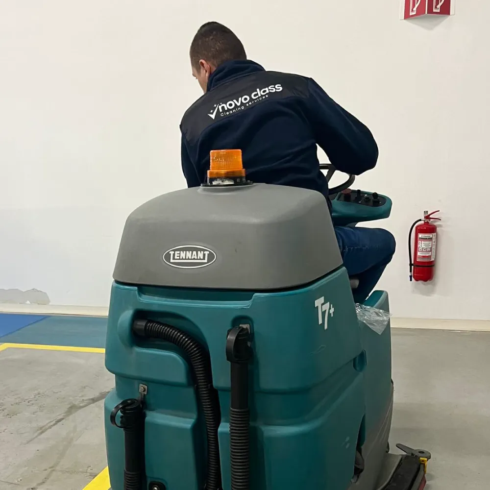 Servicii curățenie și întreținere Novo Class spații industriale și post constructor