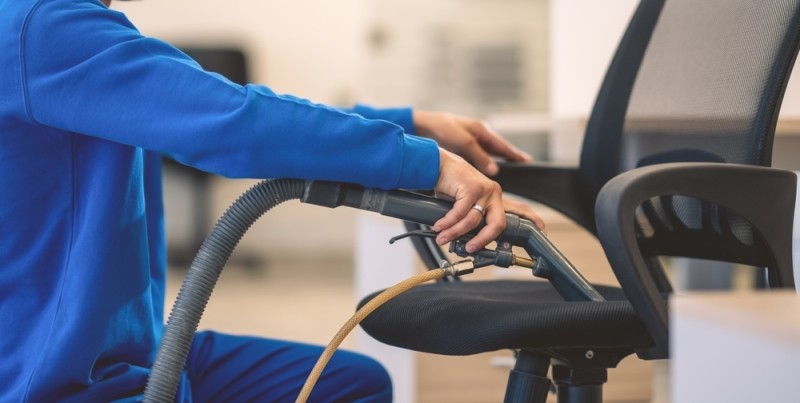 Servicii de curatenie externalizate pentru institutii publice